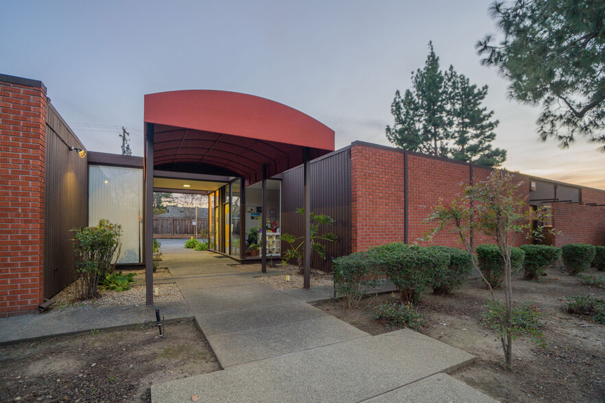 305 South Dr, Mountain View, CA for lease - Building Photo - Image 3 of 7