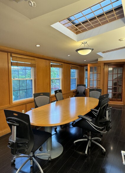 10 Bay St, Westport, CT for lease - Interior Photo - Image 1 of 9