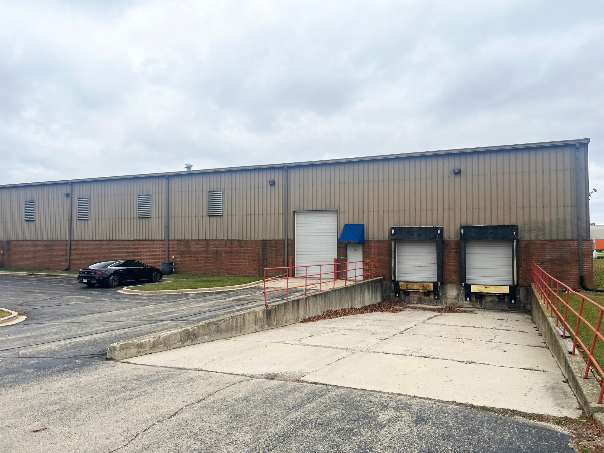 120 Kendall Point Dr, Oswego, IL for sale Building Photo- Image 1 of 18