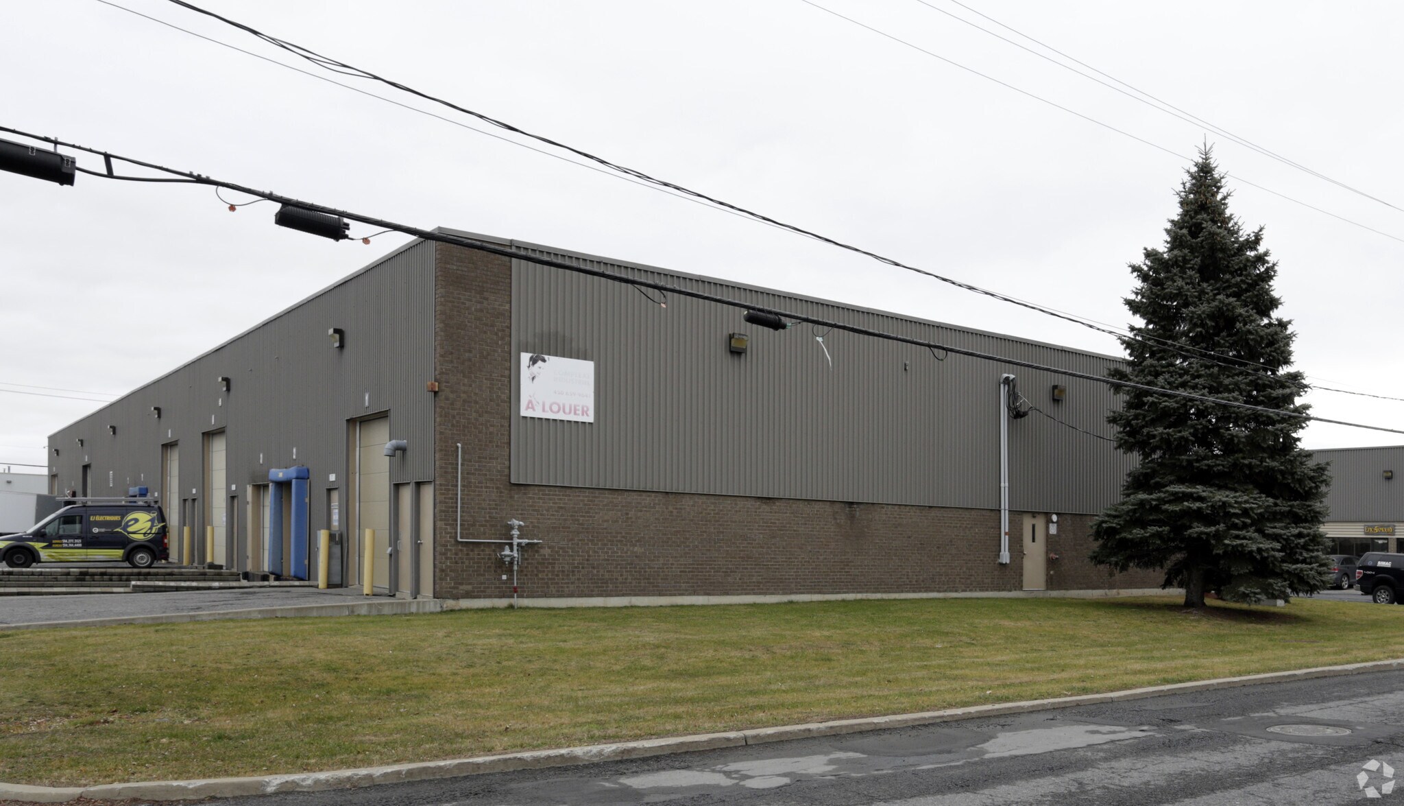 3505 Rue Isabelle, Brossard, QC for lease Primary Photo- Image 1 of 3