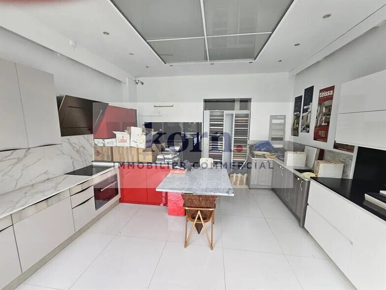 Retail in Paris for lease - Interior Photo - Image 3 of 4