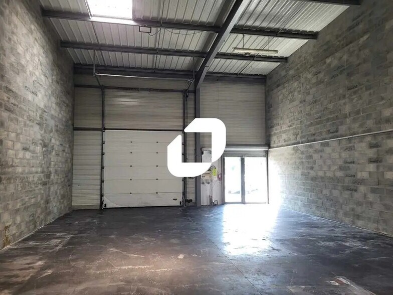 Flex in VILLENAVE-D'ORNON for lease - Interior Photo - Image 3 of 4