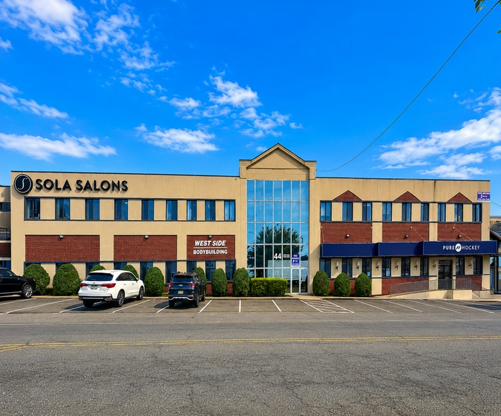 44 Commerce Rd, Stamford, CT for lease - Building Photo - Image 2 of 7