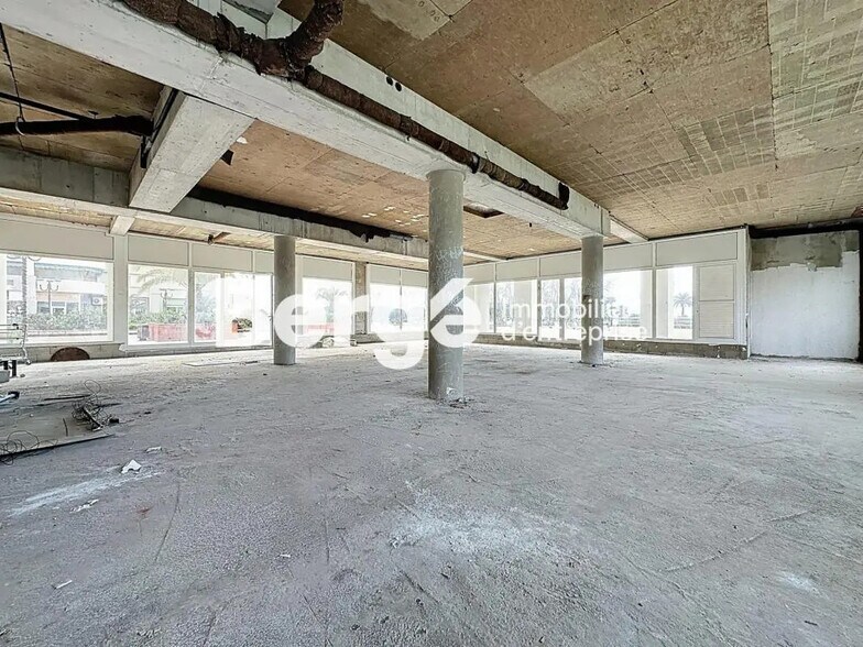 Retail in Antibes for lease - Interior Photo - Image 3 of 4