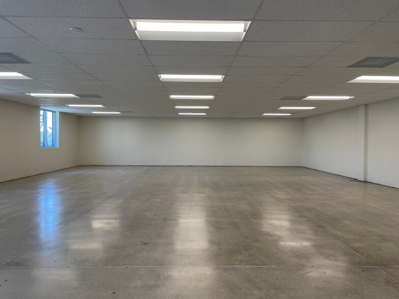 8565 W 44th Ave, Hialeah, FL for lease - Interior Photo - Image 2 of 4