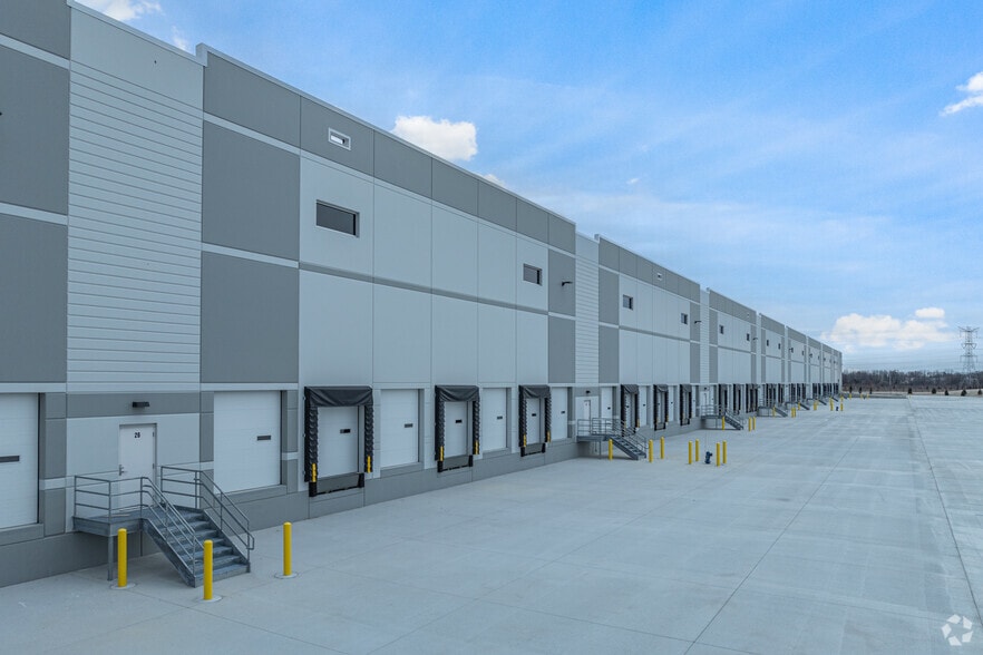 21225 Lidice Parkway, Crest Hill, IL for lease - Building Photo - Image 2 of 7