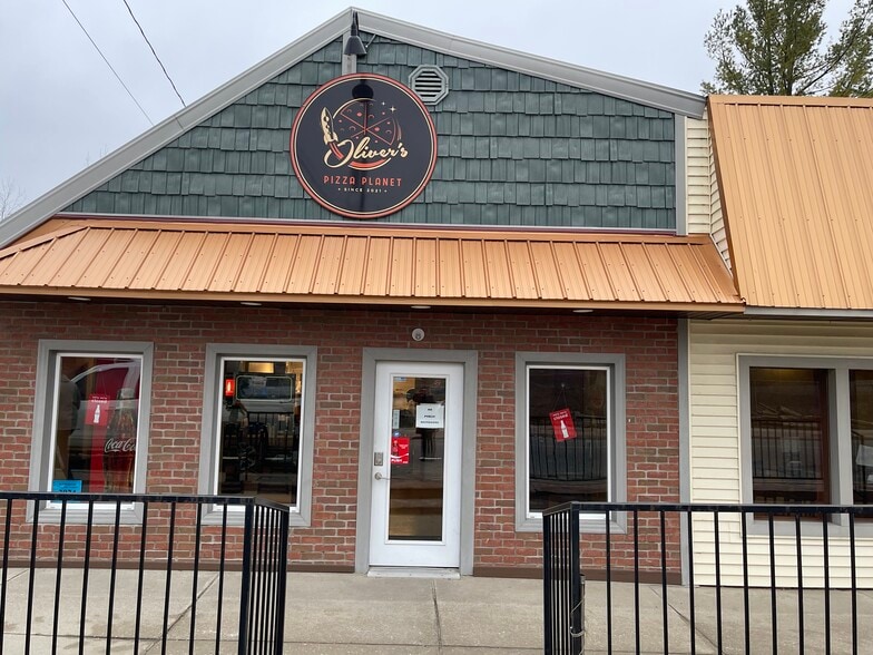 210 Lake St, Crystal, MI for sale - Building Photo - Image 3 of 16