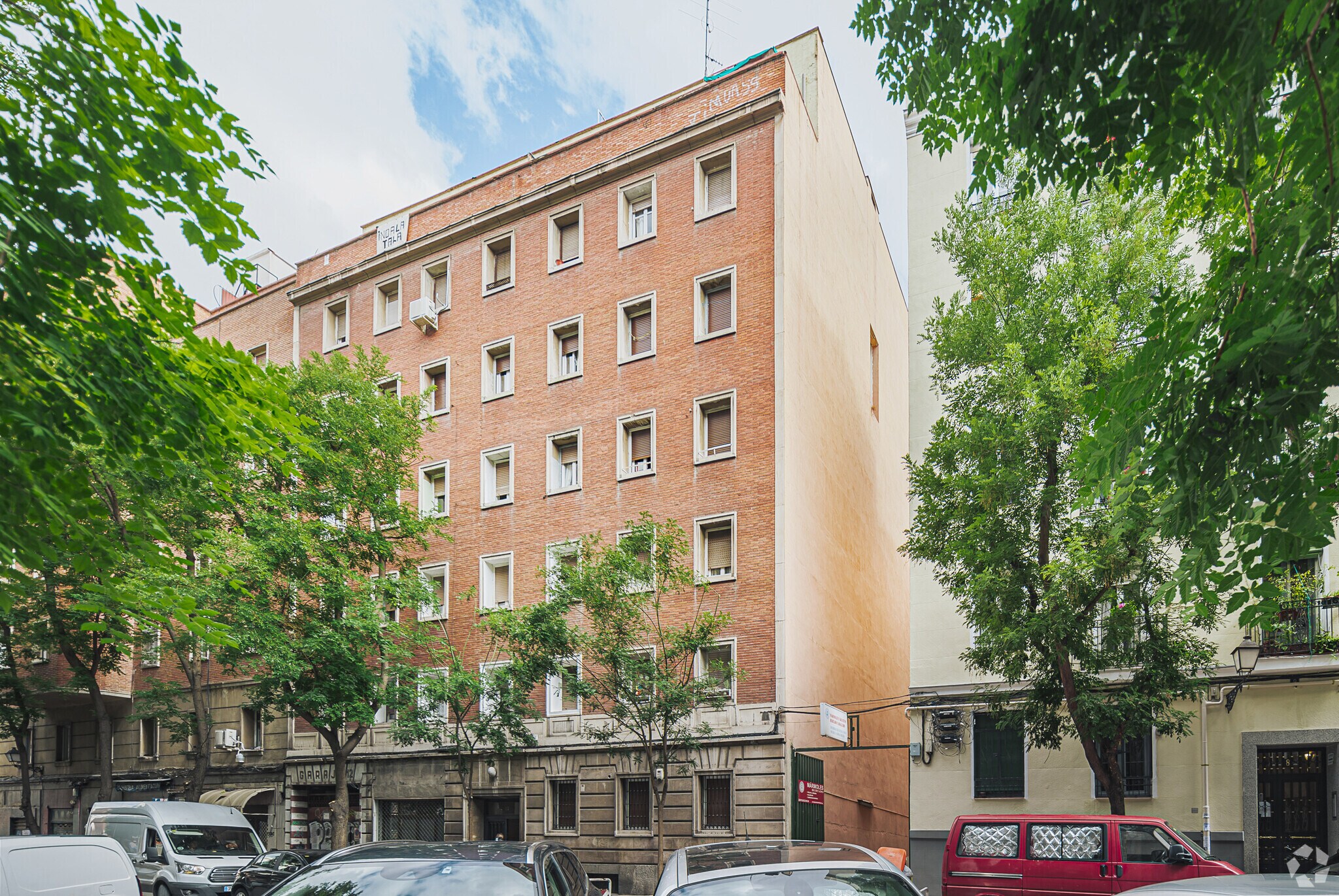 Calle Divino Vallés, 12, Madrid, Madrid for lease Primary Photo- Image 1 of 2