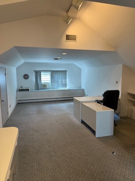 629 W Mount Pleasant Ave, Livingston, NJ for lease - Building Photo - Image 3 of 4