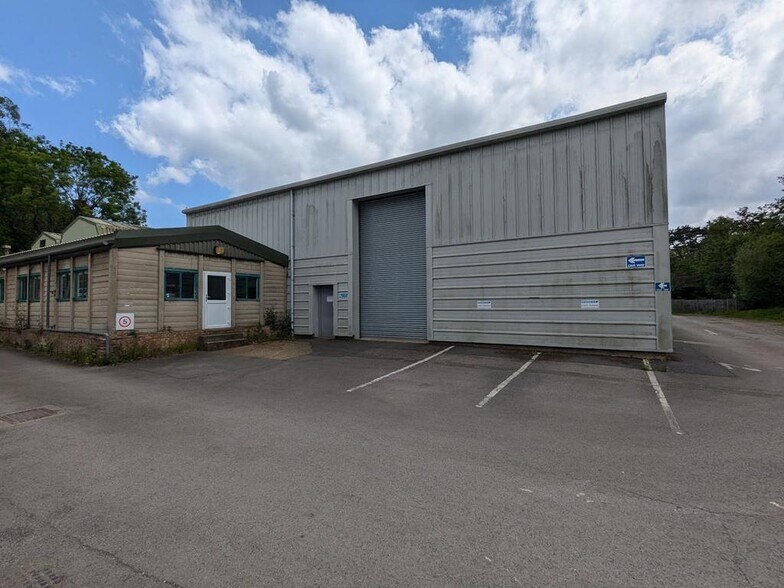 22 Gosden Cmn, Guildford for lease - Building Photo - Image 2 of 14