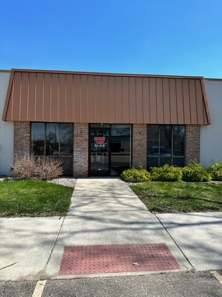 5097 Miller Rd, Flint, MI for lease - Building Photo - Image 1 of 17