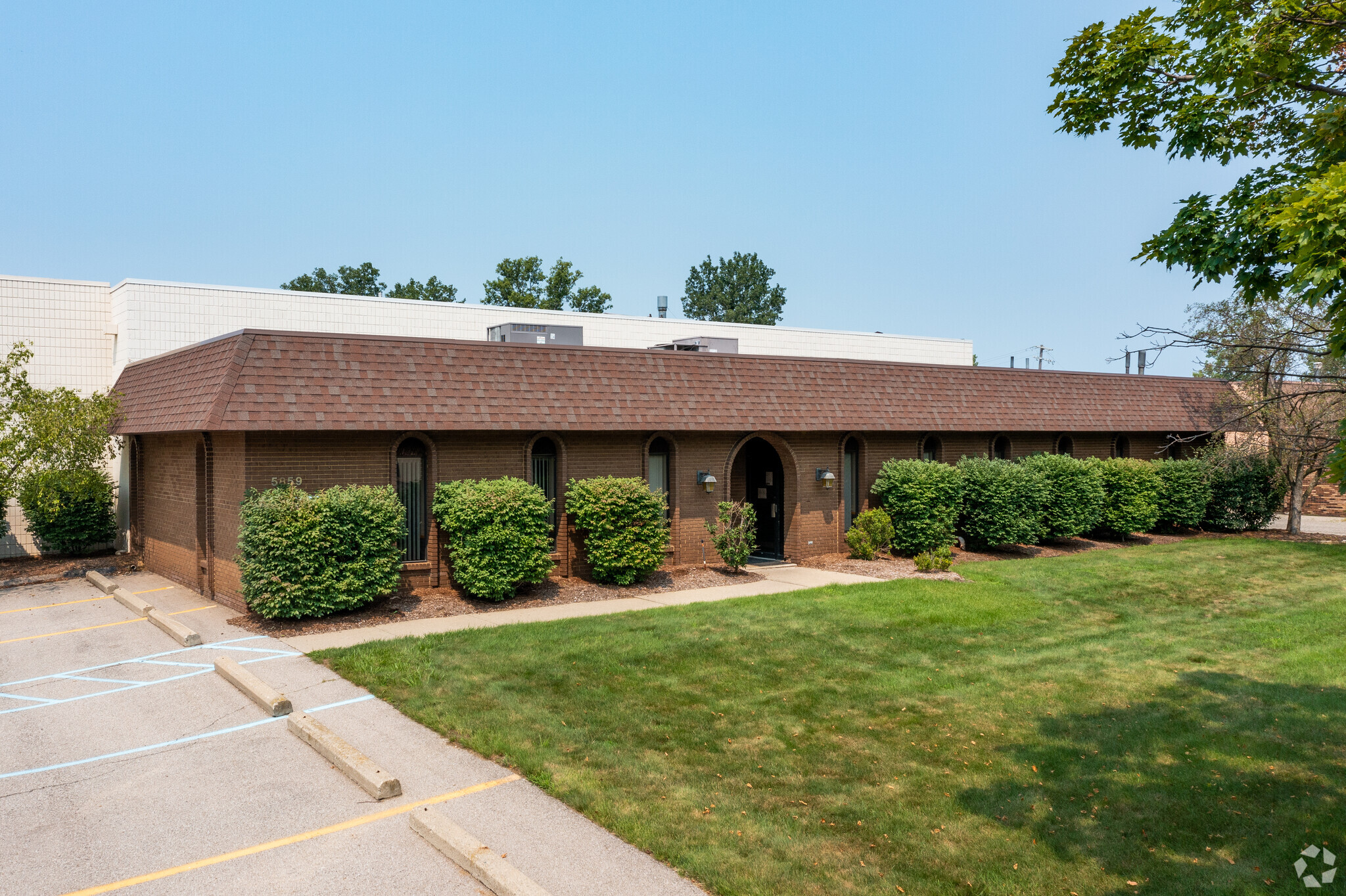 5815 E Executive Dr, Westland, MI for sale Primary Photo- Image 1 of 8