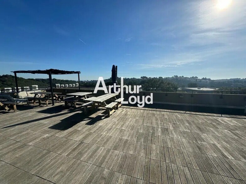 Office in SOPHIA ANTIPOLIS for lease - Building Photo - Image 2 of 7