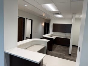 8327 Brimhall Rd, Bakersfield, CA for lease Interior Photo- Image 2 of 7