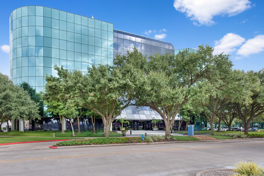 1880 Dairy Ashford St, Houston, TX for lease - Building Photo - Image 1 of 22