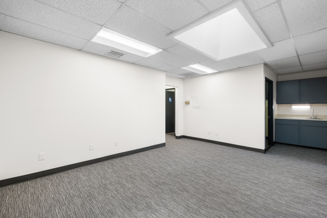 865 Rainier Ave N, Renton, WA for lease Building Photo- Image 1 of 17