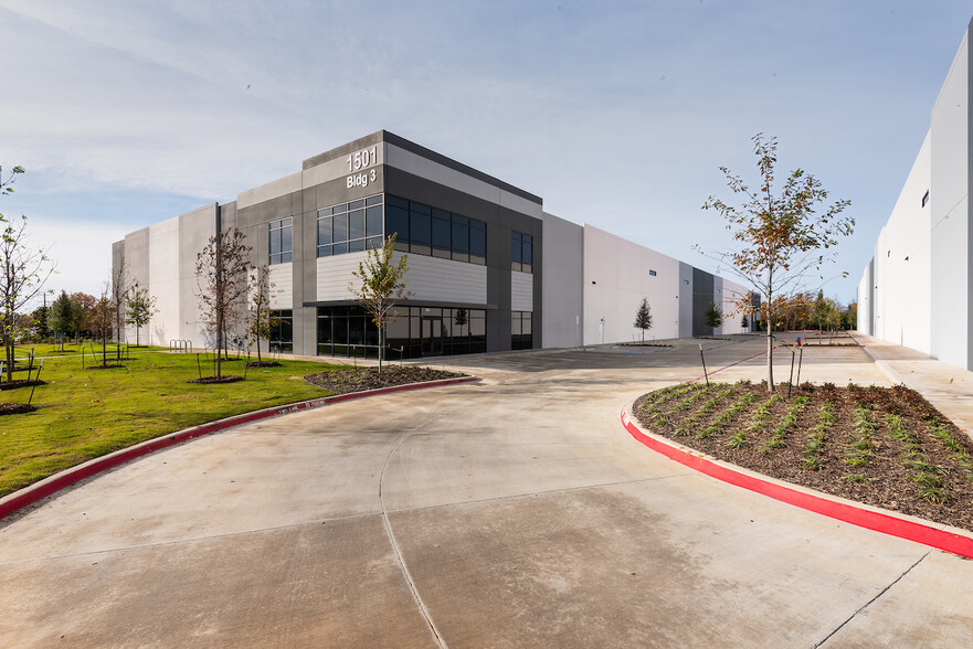 1500 N Mayhill Rd, Denton, TX for lease - Building Photo - Image 1 of 5