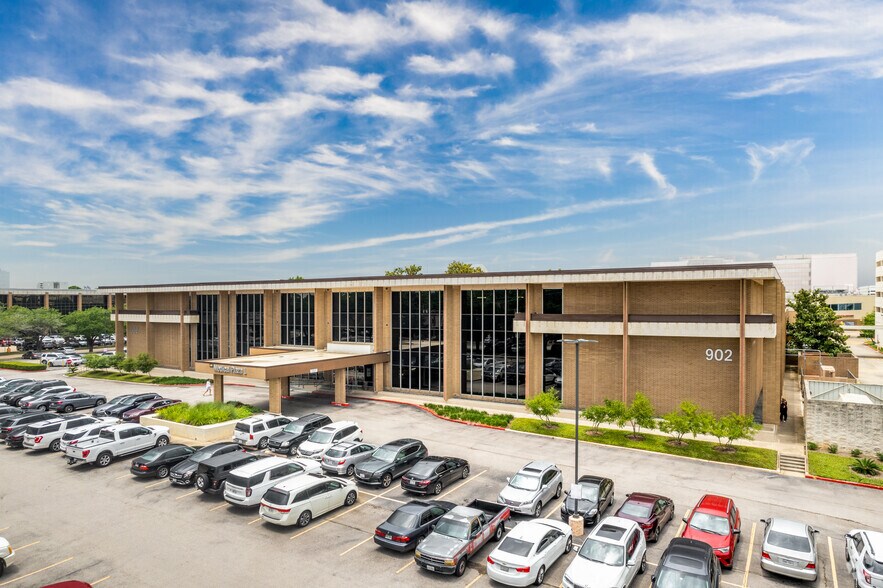 902 Frostwood Dr, Houston, TX 77024