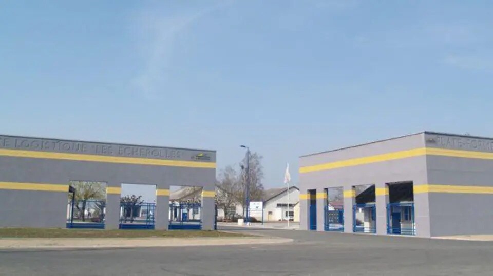 Industrial in Boucé for sale Building Photo- Image 1 of 2