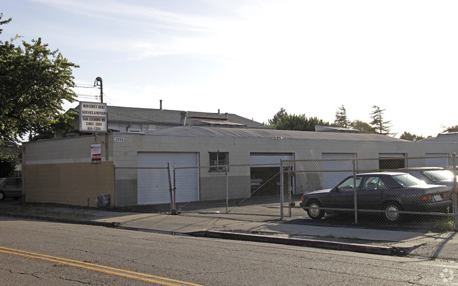 2229-2233 Washington Ave, San Leandro, CA for lease - Building Photo - Image 3 of 9