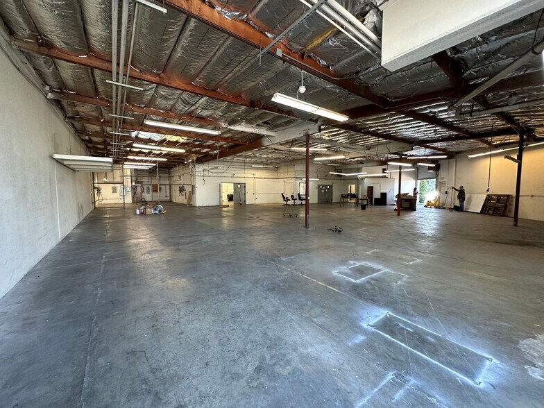 1064 Woodland Ave, Modesto, CA for lease - Interior Photo - Image 2 of 7