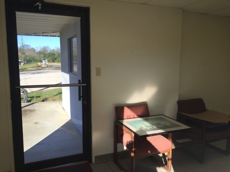 410 Washington St, Cantonment, FL for lease - Interior Photo - Image 2 of 10