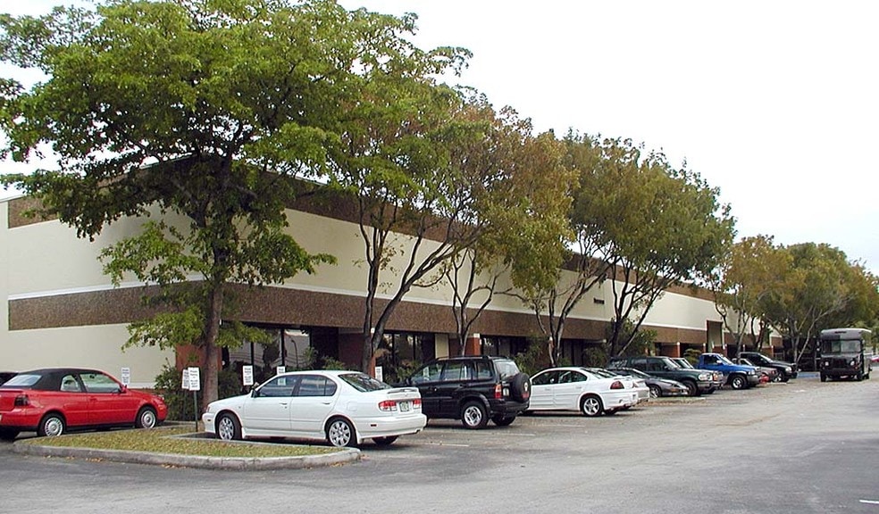 3101-3129 N 29th Ave, Hollywood, FL for lease - Building Photo - Image 3 of 6