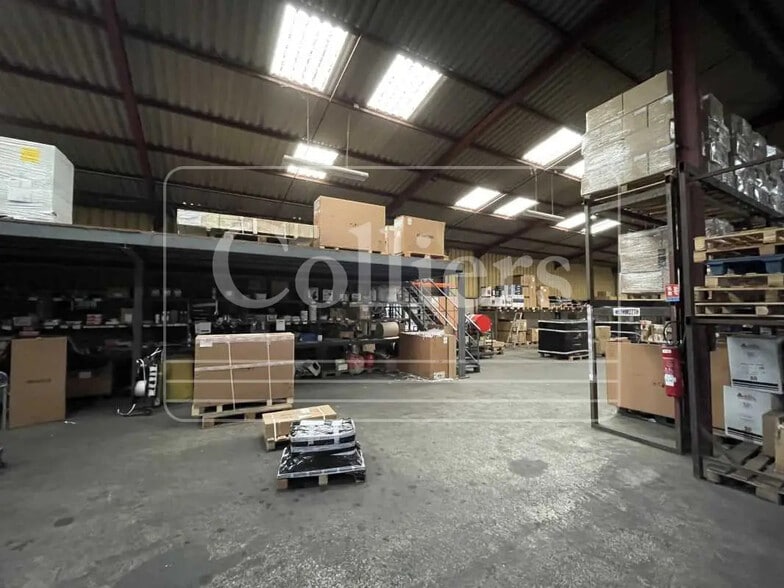 Industrial in Marignane for sale - Building Photo - Image 2 of 7