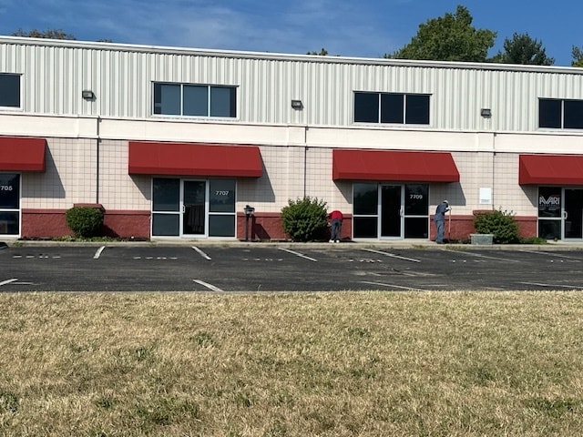 7801-7813 Affinity Dr, Cincinnati, OH for lease Building Photo- Image 1 of 11