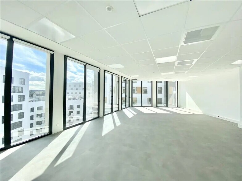 Office in Asnières-sur-Seine for lease - Interior Photo - Image 2 of 8