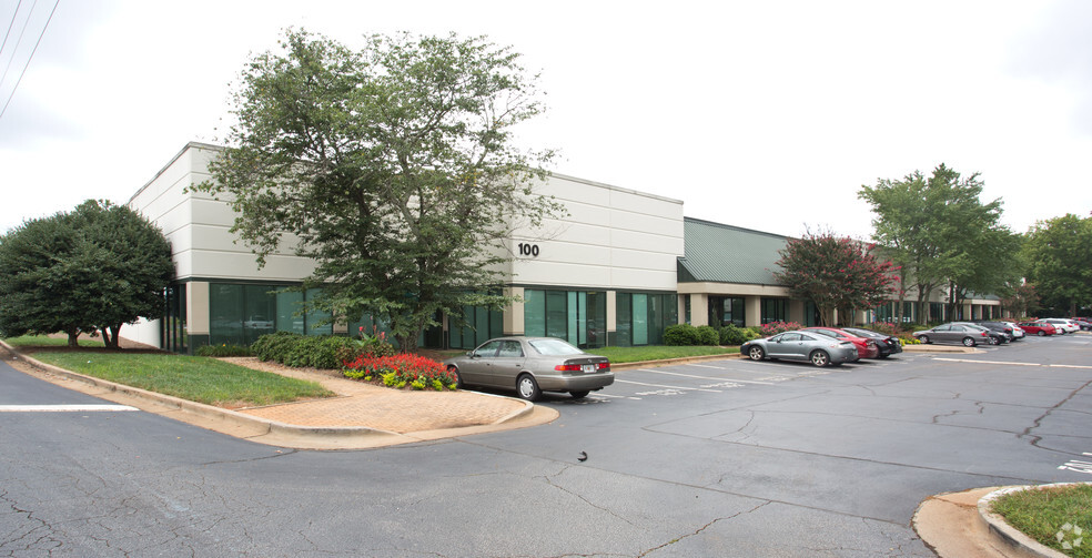 1800 Sandy Plains Pky, Marietta, GA for lease - Building Photo - Image 1 of 13