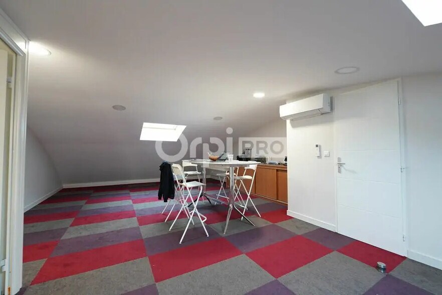 Office in Marcilly-d'Azergues for lease - Building Photo - Image 3 of 5