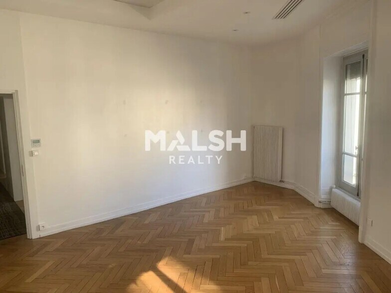 Office in Lyon for lease - Interior Photo - Image 3 of 8