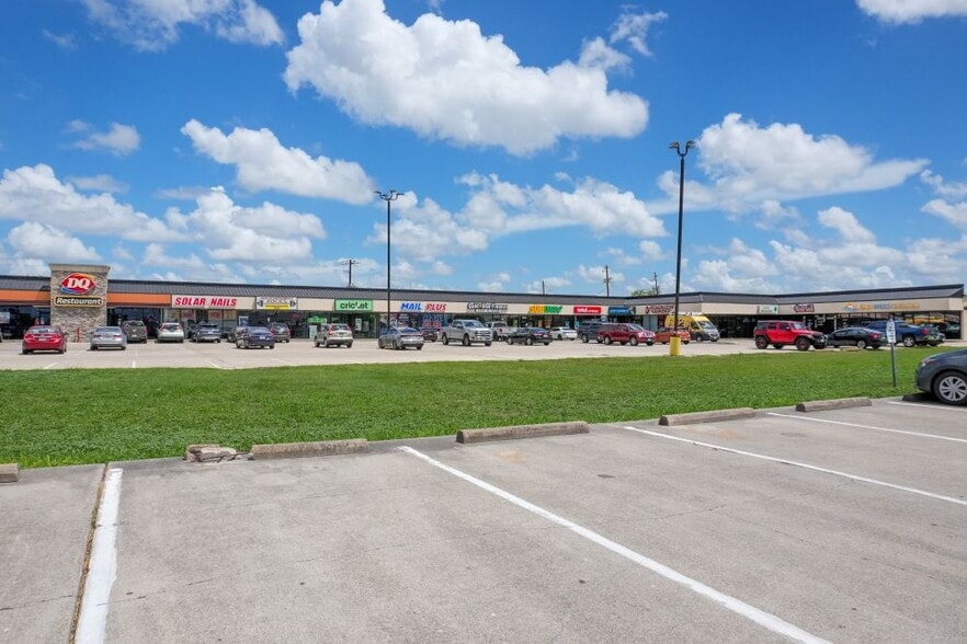 11101 Leopard St, Corpus Christi, TX for lease - Building Photo - Image 2 of 3