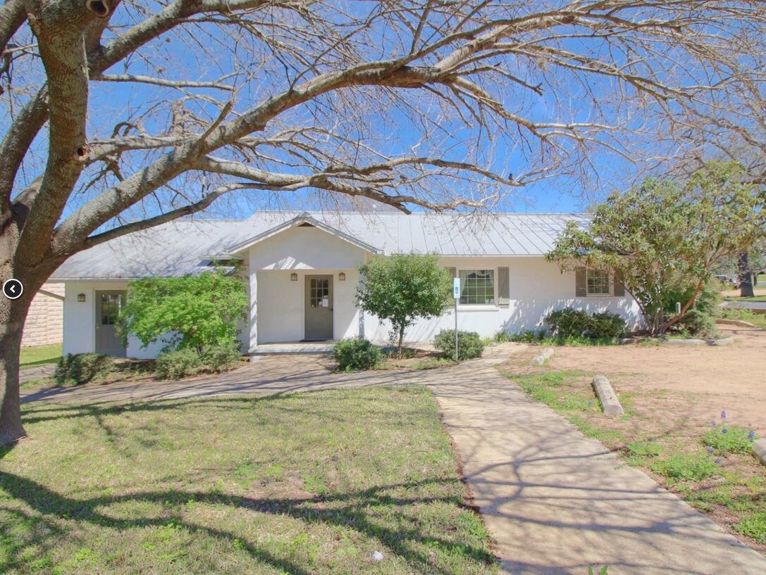 705 S Adams St, Fredericksburg, TX for sale Building Photo- Image 1 of 1
