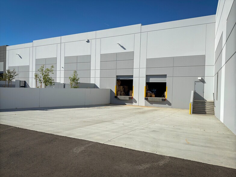 1486 E Holt Blvd, Ontario, CA for lease - Building Photo - Image 3 of 8