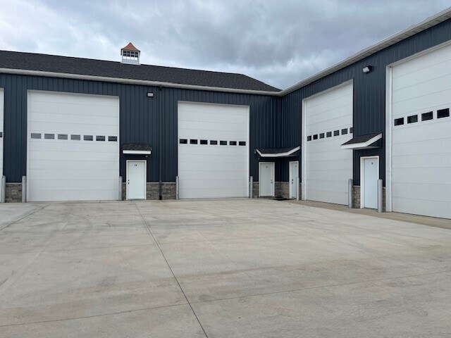 185 Anchors Way, Saint Joseph, MI for sale - Primary Photo - Image 1 of 1