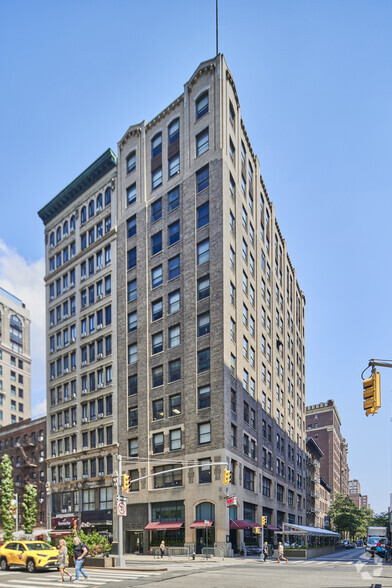 235 Park Ave S, New York, NY for lease - Primary Photo - Image 1 of 3