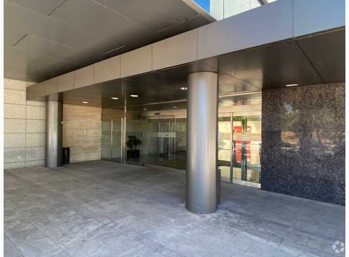 Avenida Pirineos, 7, San Sebastián De Los Reyes, Madrid for sale - Building Photo - Image 2 of 20