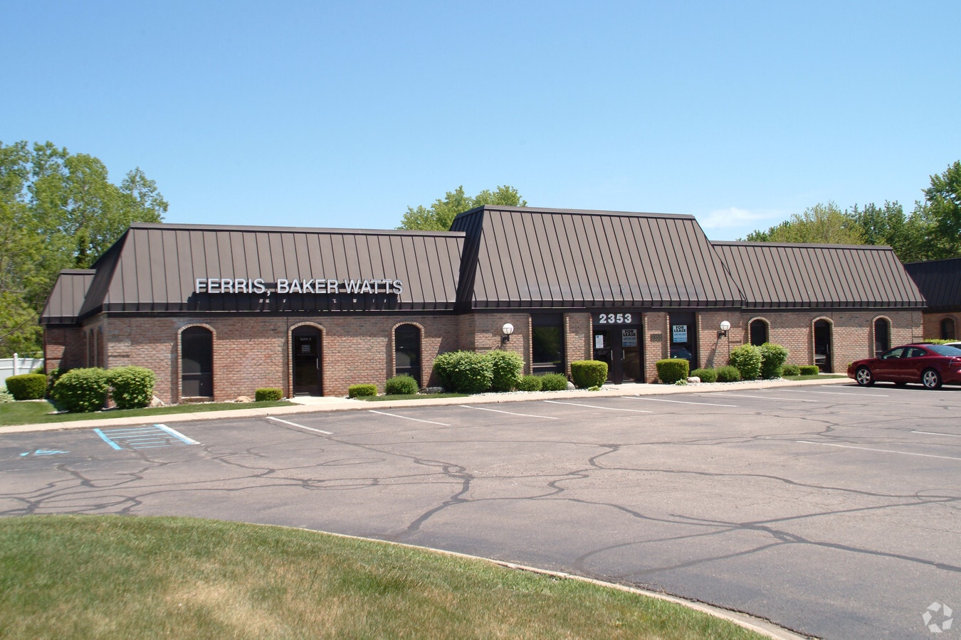 2353 S Linden Rd, Flint, MI 48532