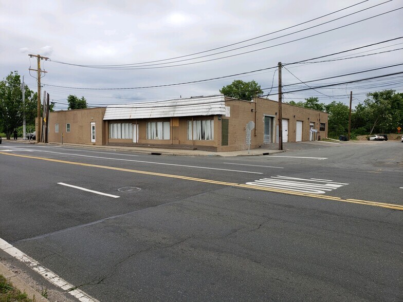 920 N Wellwood Ave, Lindenhurst, NY 11757