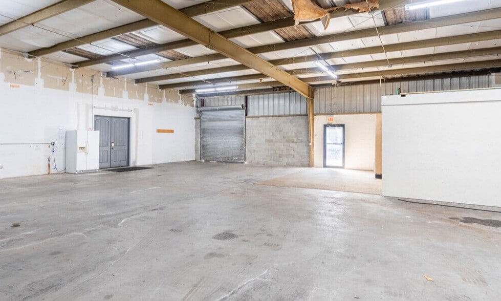 440 Roberts Rd, Oldsmar, FL for lease - Building Photo - Image 3 of 26