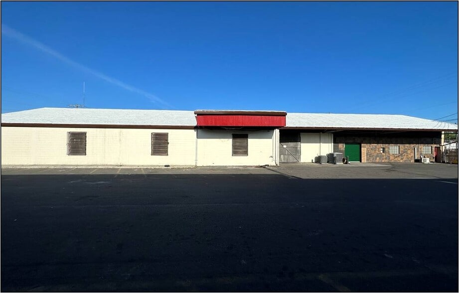 2318 W Columbus Dr, Tampa, FL for lease - Building Photo - Image 2 of 6