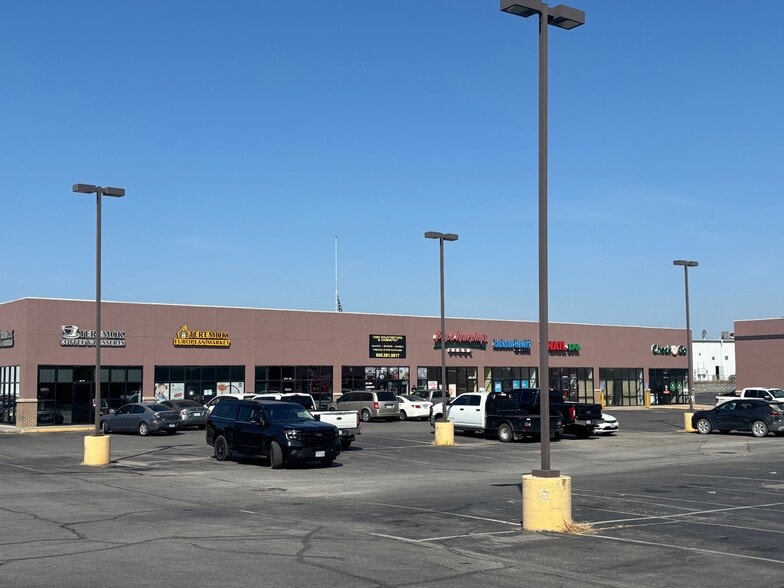 3040 W Broadway Blvd, Sedalia, MO for lease - Building Photo - Image 2 of 15