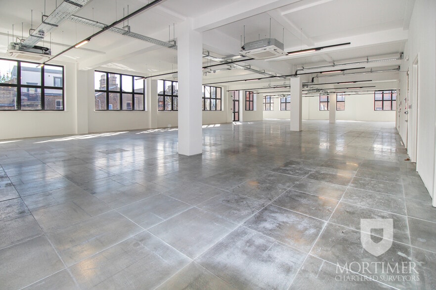 3 Victorian Grv, London for lease - Building Photo - Image 3 of 26