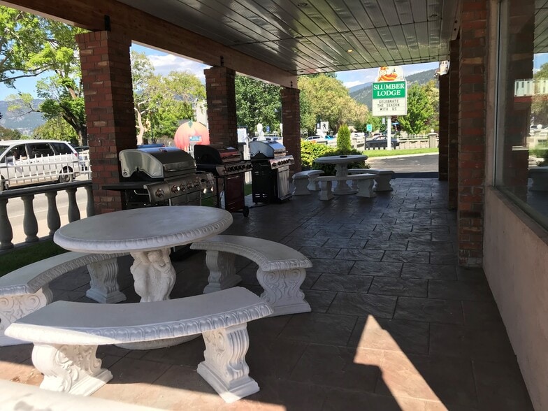 274 Lakeshore Dr, Penticton, BC for sale - Building Photo - Image 2 of 13