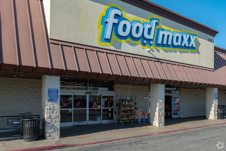 4320-4422 Ming Ave, Bakersfield, CA for sale - Building Photo - Image 2 of 11