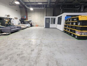 3901 SE Naef Rd, Portland, OR for lease Interior Photo- Image 1 of 8