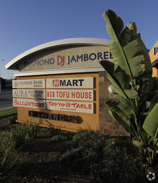 2700 Alton Pky, Irvine, CA for lease - Building Photo - Image 2 of 9