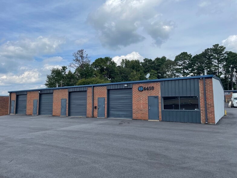 6450-6456 Old Hillandale Dr, Lithonia, GA for lease - Building Photo - Image 1 of 5